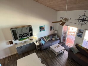 TV - Oceanfront Condo (Bimini)