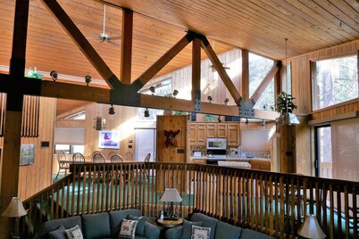 NO PARK RESERVATIONS NEEDED! INSIDE YOSEMITE PK FRANK LLOYD WRIGHT INSPIRED HOME