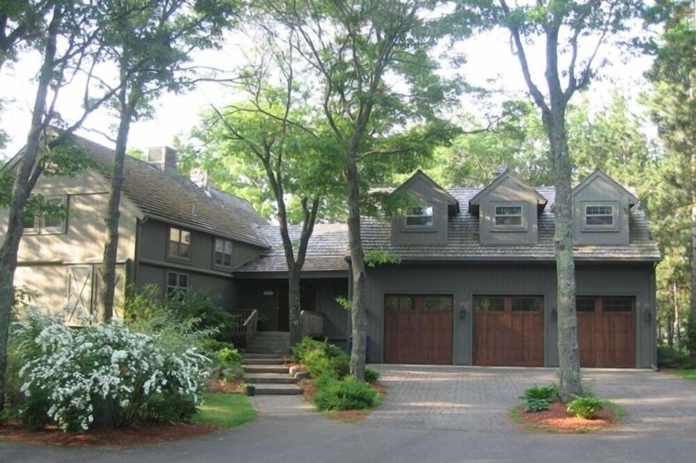 Private Estate, 5 acres, Sandy Beach, Good Fishing.