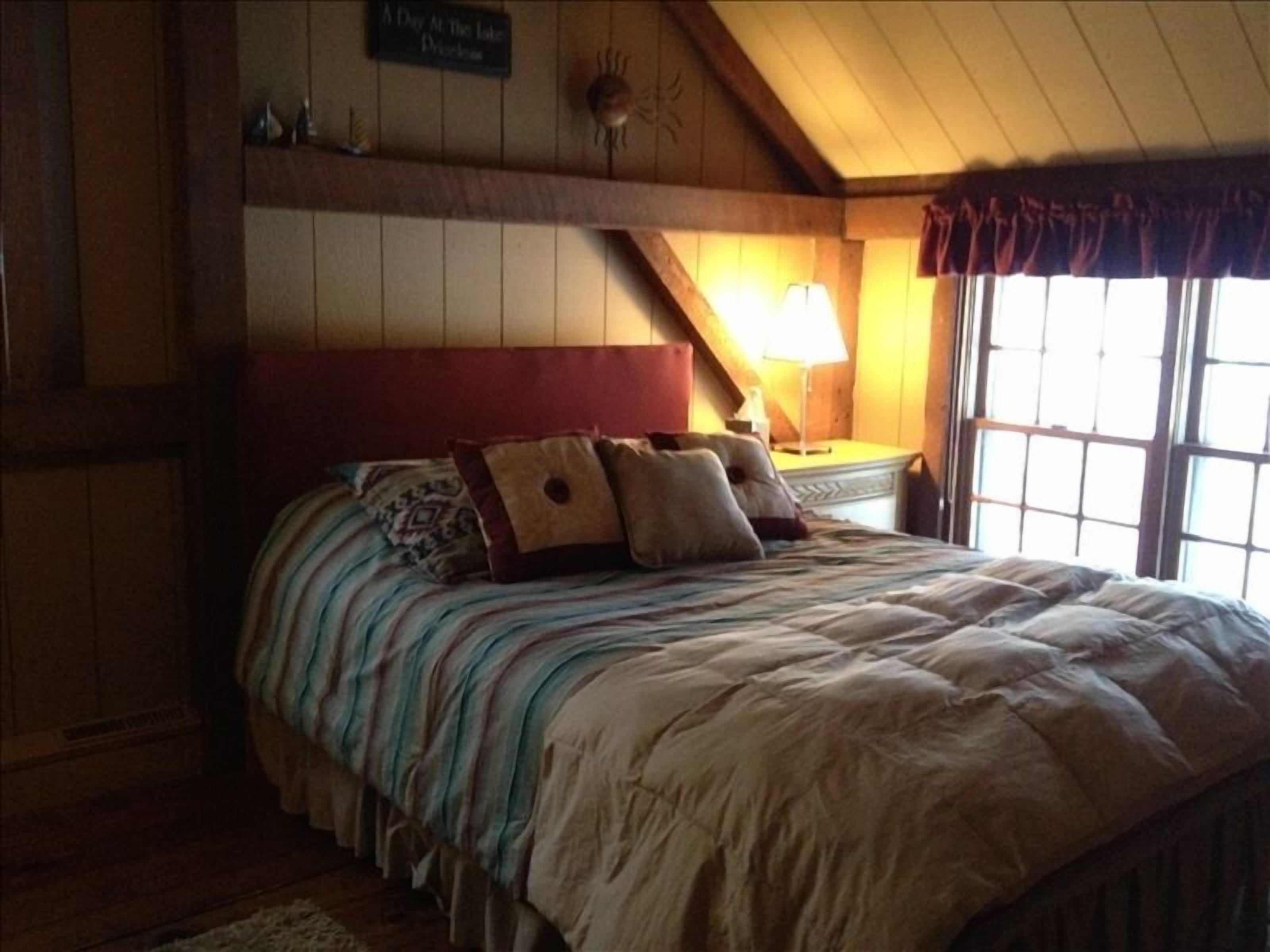 Private Estate, 5 acres, Sandy Beach, Good Fishing.