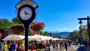 A busy street scene with a prominent clock labeled "FRISCO" and hanging flower baskets. - 2 blocks to Main Street - Easy access to ski Copper/Breckenridge - Virtual Tour (Frisco)