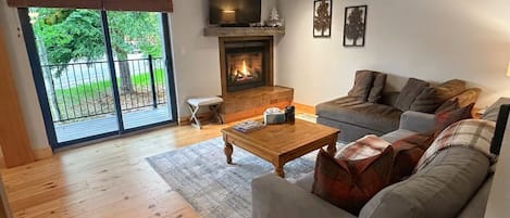 Smart TV, fireplace, DVD player, table football