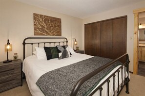 4 bedrooms, iron/ironing board, travel cot, free WiFi