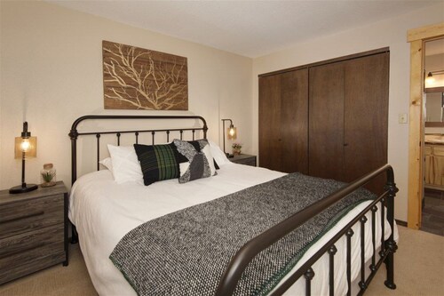 2 blocks to Main Street - Easy access to ski Copper/Breckenridge - Virtual Tour