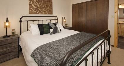 2 blocks to Main Street - Easy access to ski Copper/Breckenridge - Virtual Tour