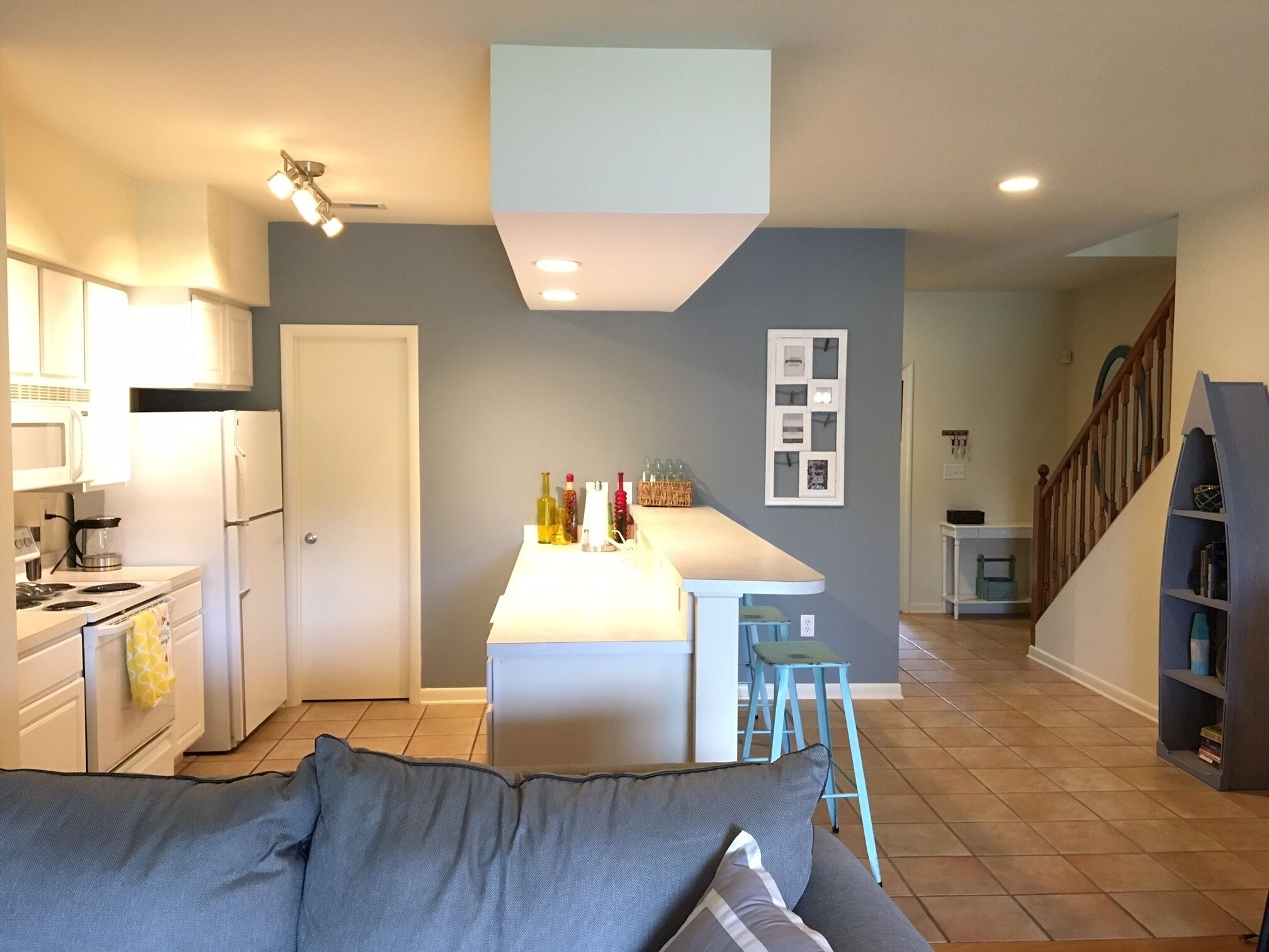 Lakefront 3 BR Beach House 1 mile to the beach and boardwalk 