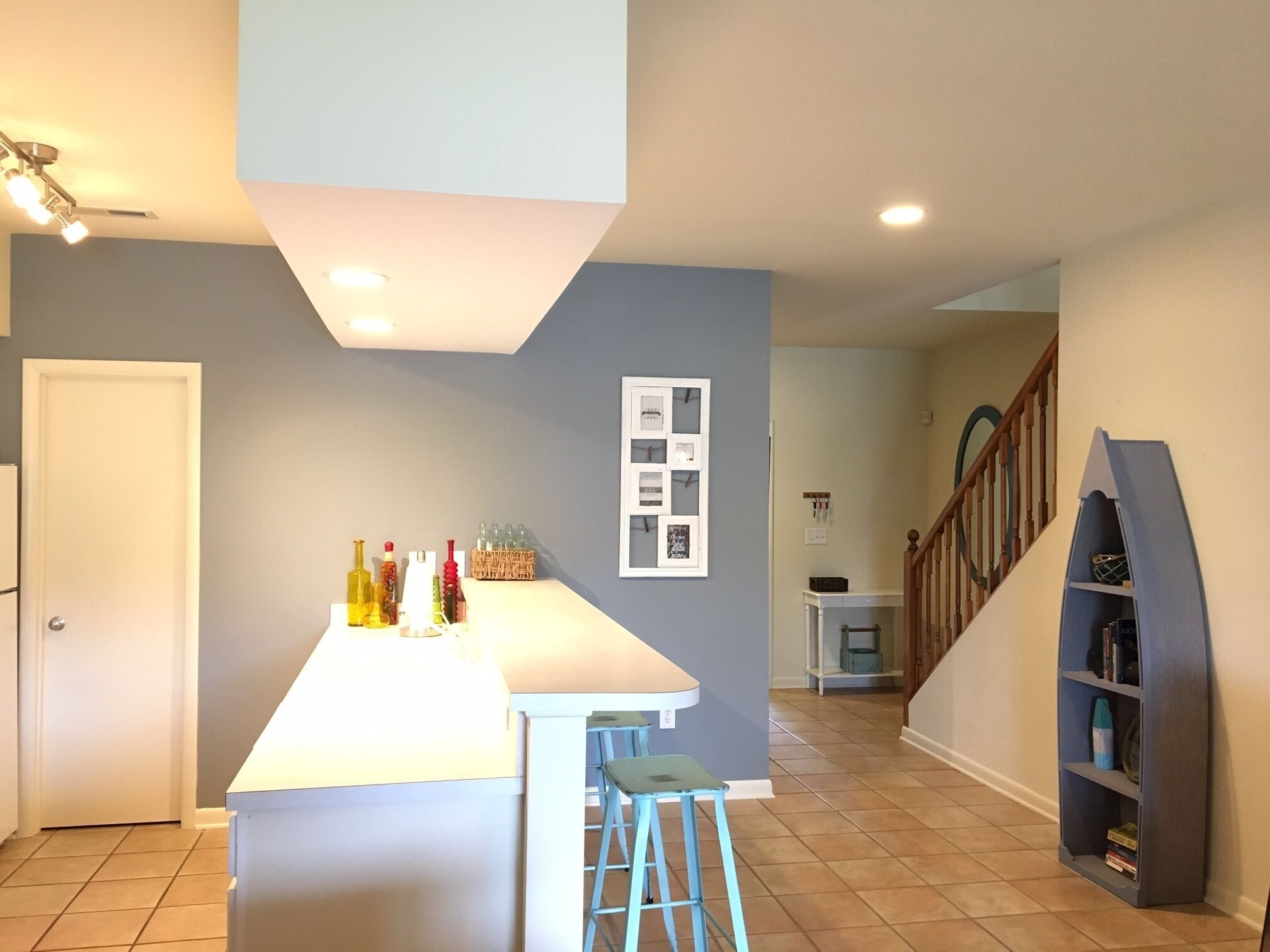 Lakefront 3 BR Beach House 1 mile to the beach and boardwalk 