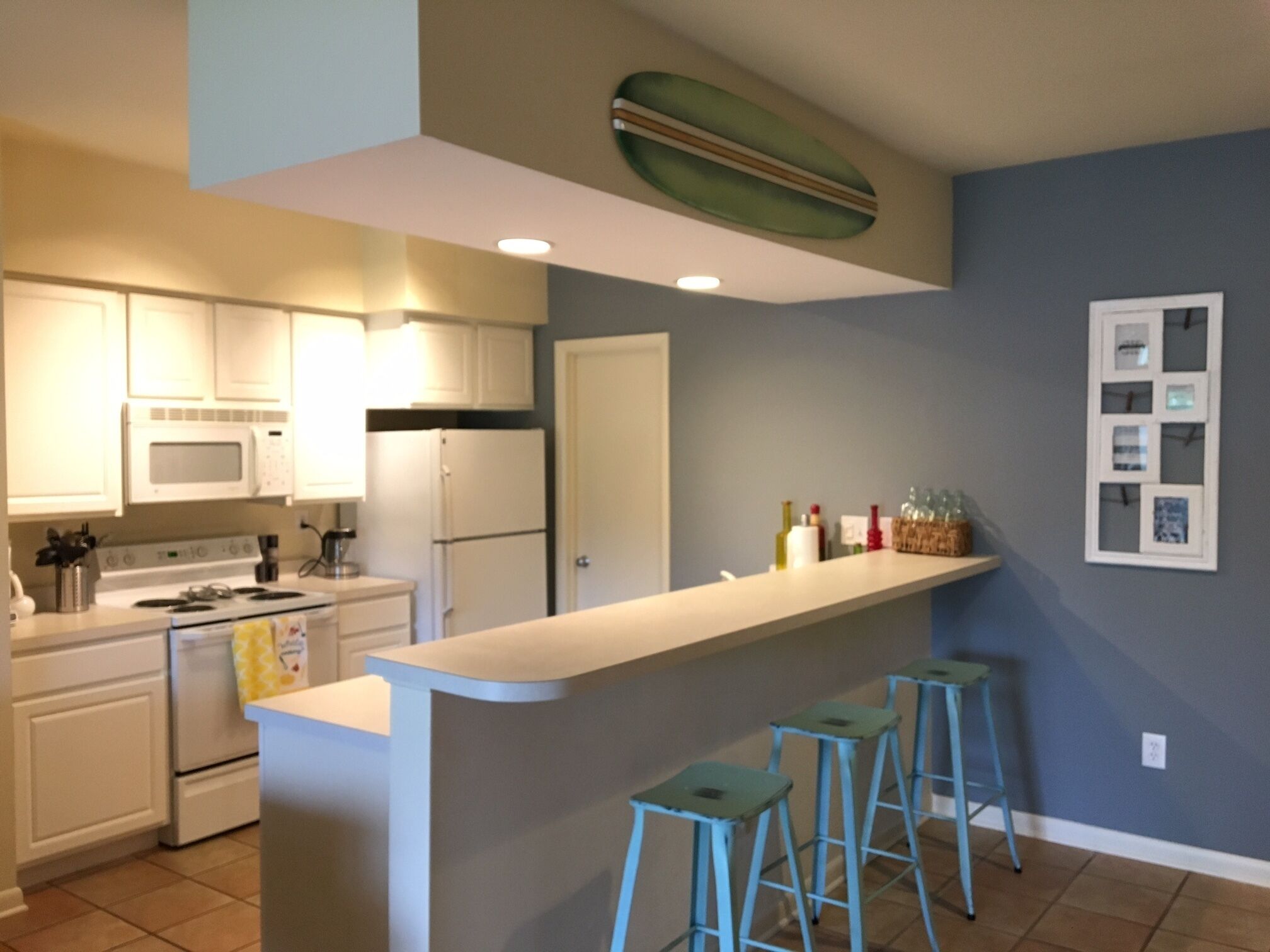 Lakefront 3 BR Beach House 1 mile to the beach and boardwalk 