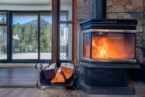 Interior - Location! Location! Location! Steps to Canyon Lodge. (Mammoth Lakes)