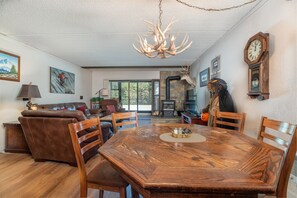 Dining - Location! Location! Location! Steps to Canyon Lodge. (Mammoth Lakes)