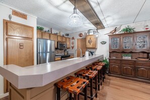 Fridge, microwave, oven, stovetop - Location! Location! Location! Steps to Canyon Lodge. (Mammoth Lakes)