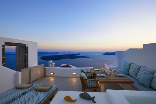 Luxury Cave Suite, Caldera View, Outdoor heated Jacuzzi