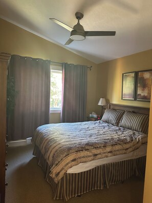 2 chambres, fer et planche à repasser, Wi-Fi gratuit, draps fournis