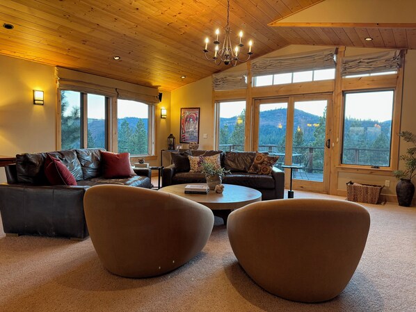 Smart TV, fireplace, DVD player, books