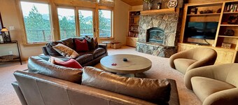 Spectacular Panoramic Sunrise and Sunset Mountain Views; EV Charger; Hot Tub