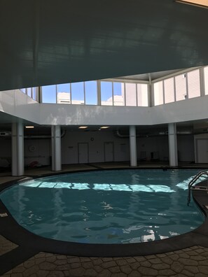 Piscine couverte, piscine extérieure
