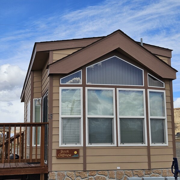 Exterior - Southern Book Cliffs (Thompson)