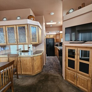 Fridge, microwave, oven, stovetop - Southern Book Cliffs (Thompson)