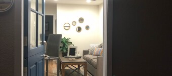 Beach Cottage with A/C, pet friendly, walk to sand