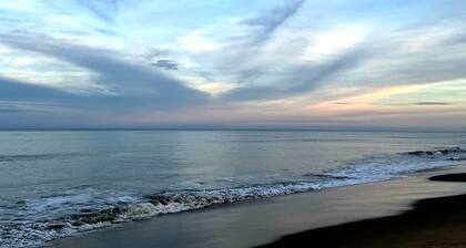 Fantastic Oceanside house -Short walk to the Beach - NEWLY REMODELED