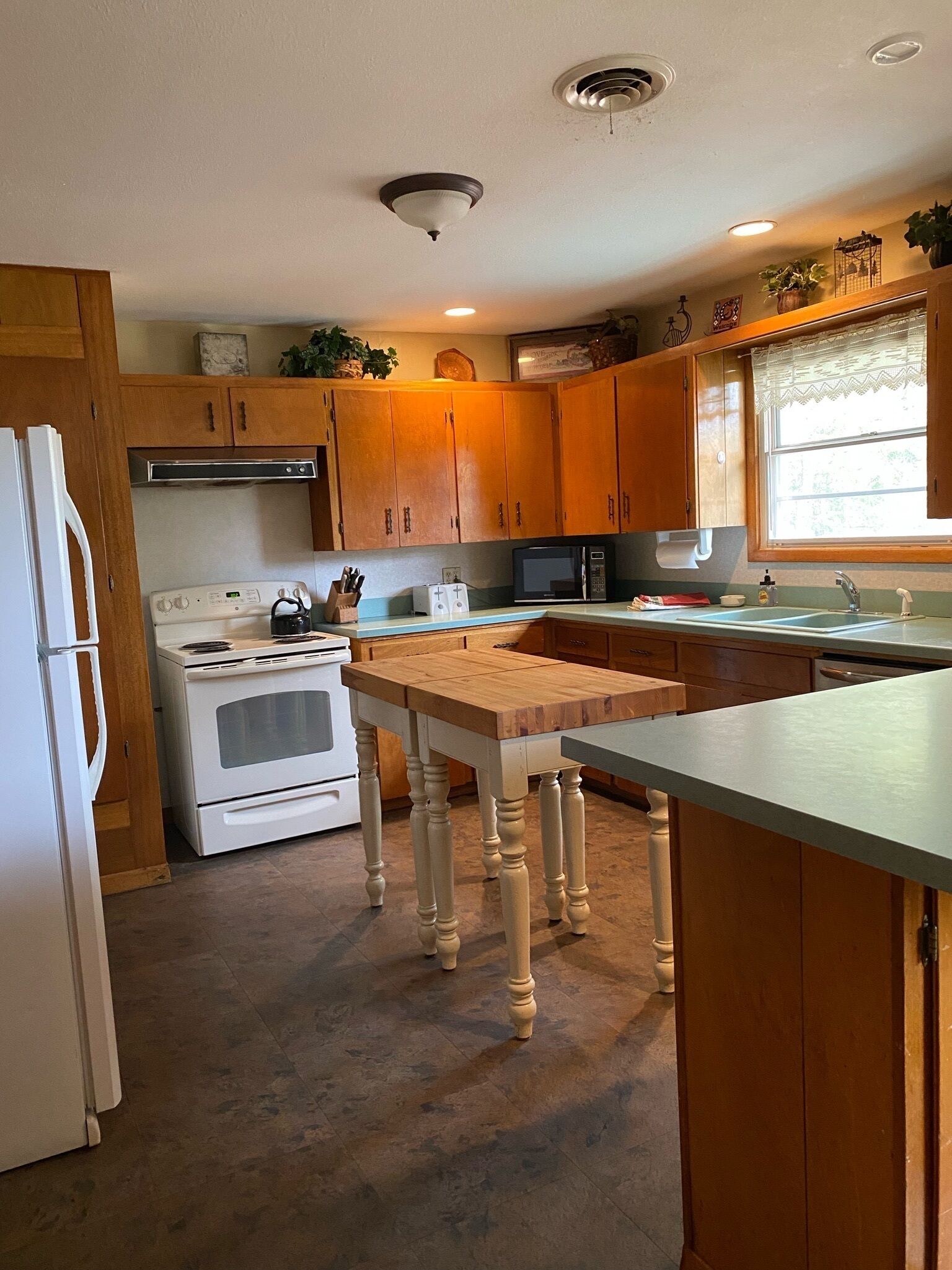  Great Family 5 BR Lodge - Views of Wheeler Peak - 