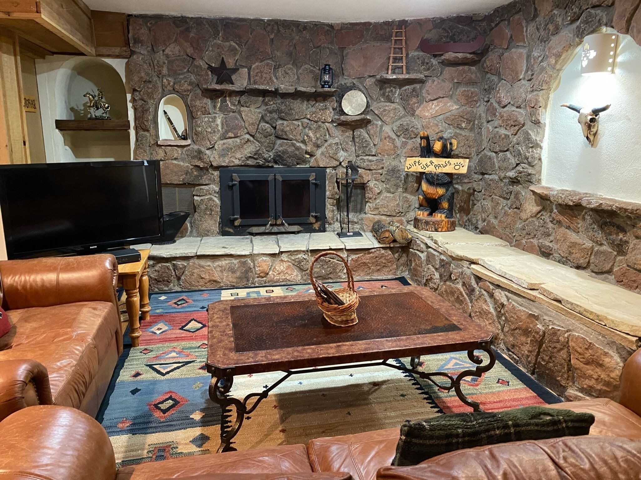  Great Family 5 BR Lodge - Views of Wheeler Peak - 