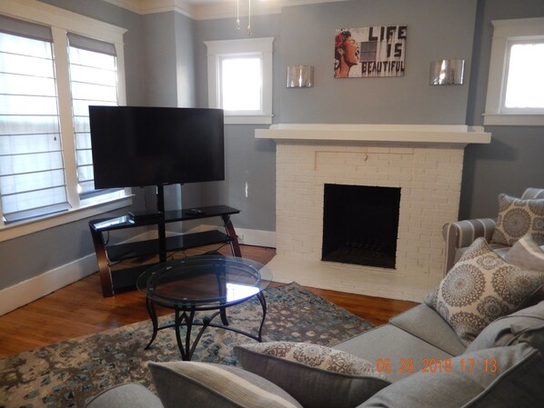 Smart TV, fireplace, DVD player, offices