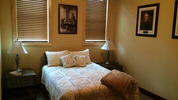 5 Schlafzimmer, Schreibtisch, Bügeleisen/Bügelbrett, WLAN