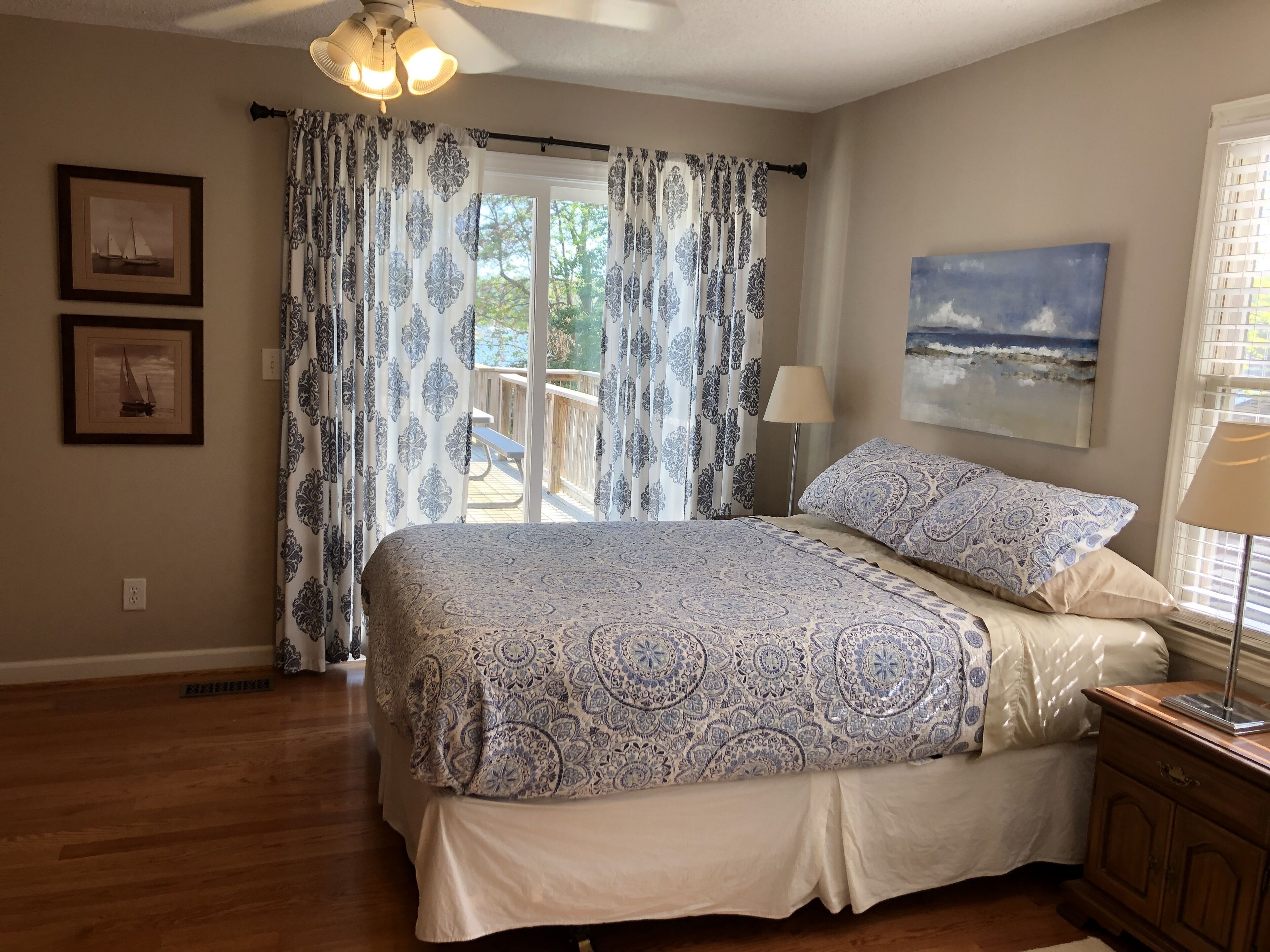 Great Multi-Family Getaway!!  Waterfront - 5 BR's