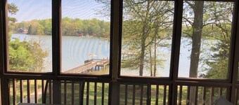 Great Multi-Family Getaway!! Waterfront - 5 BR's