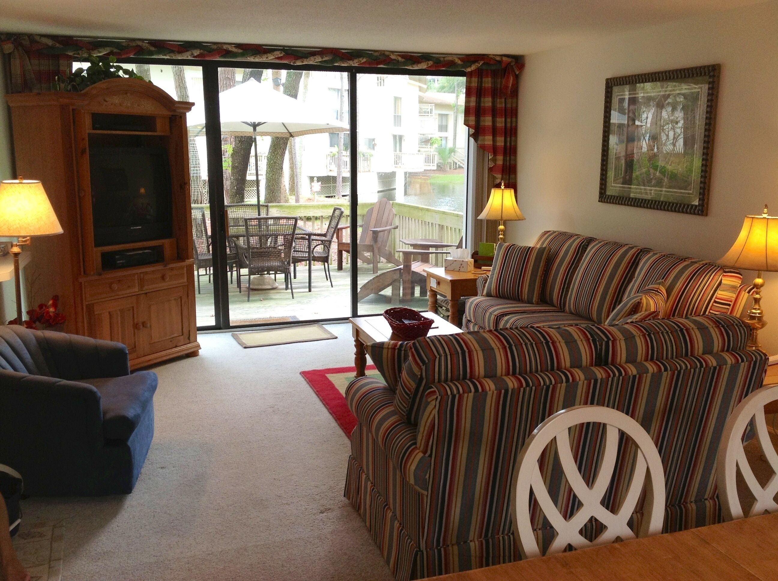 3 BR. Beautiful, Across from Beach, WIFI, Comfortable and Secure