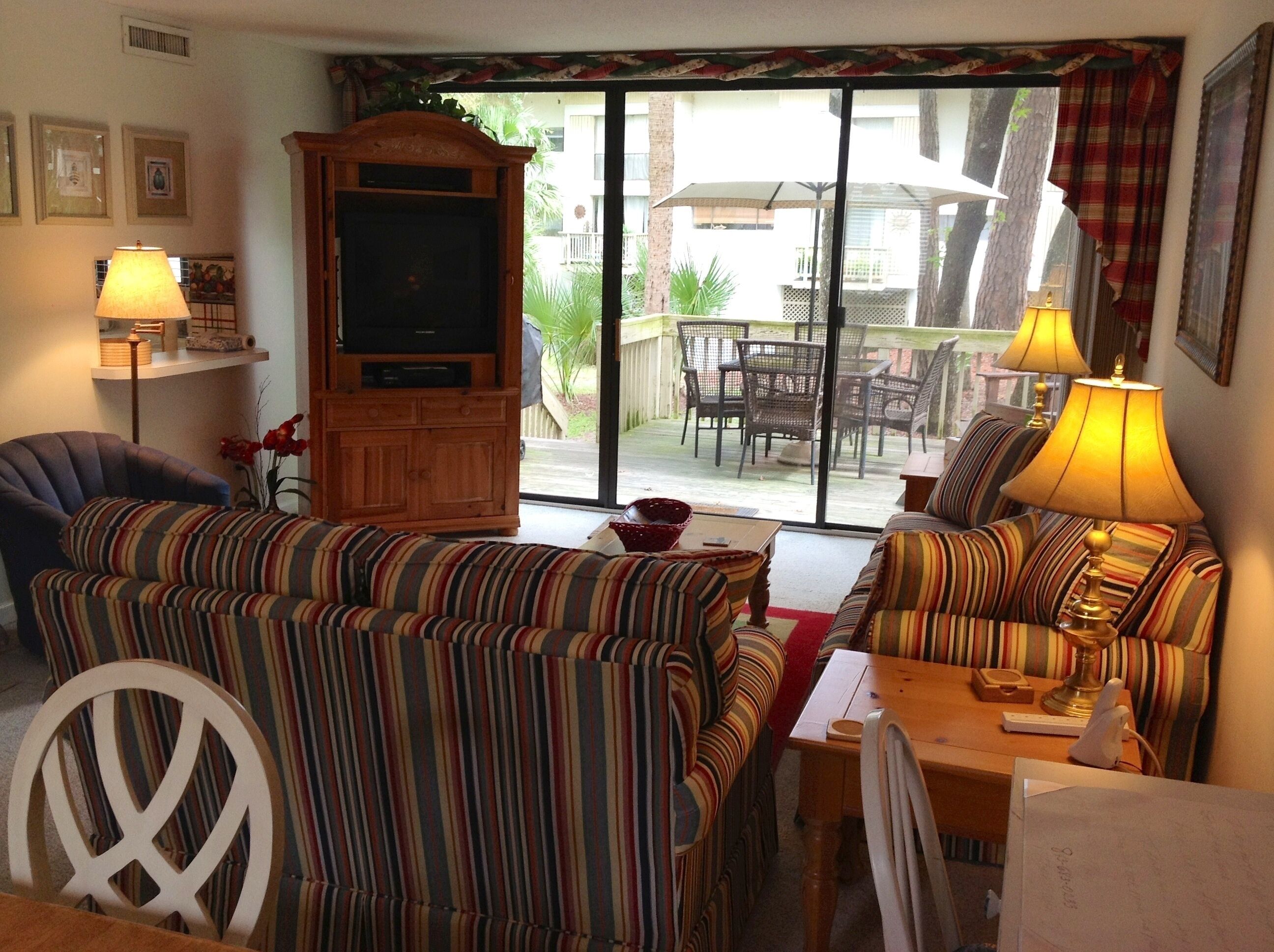 3 BR. Beautiful, Across from Beach, WIFI, Comfortable and Secure