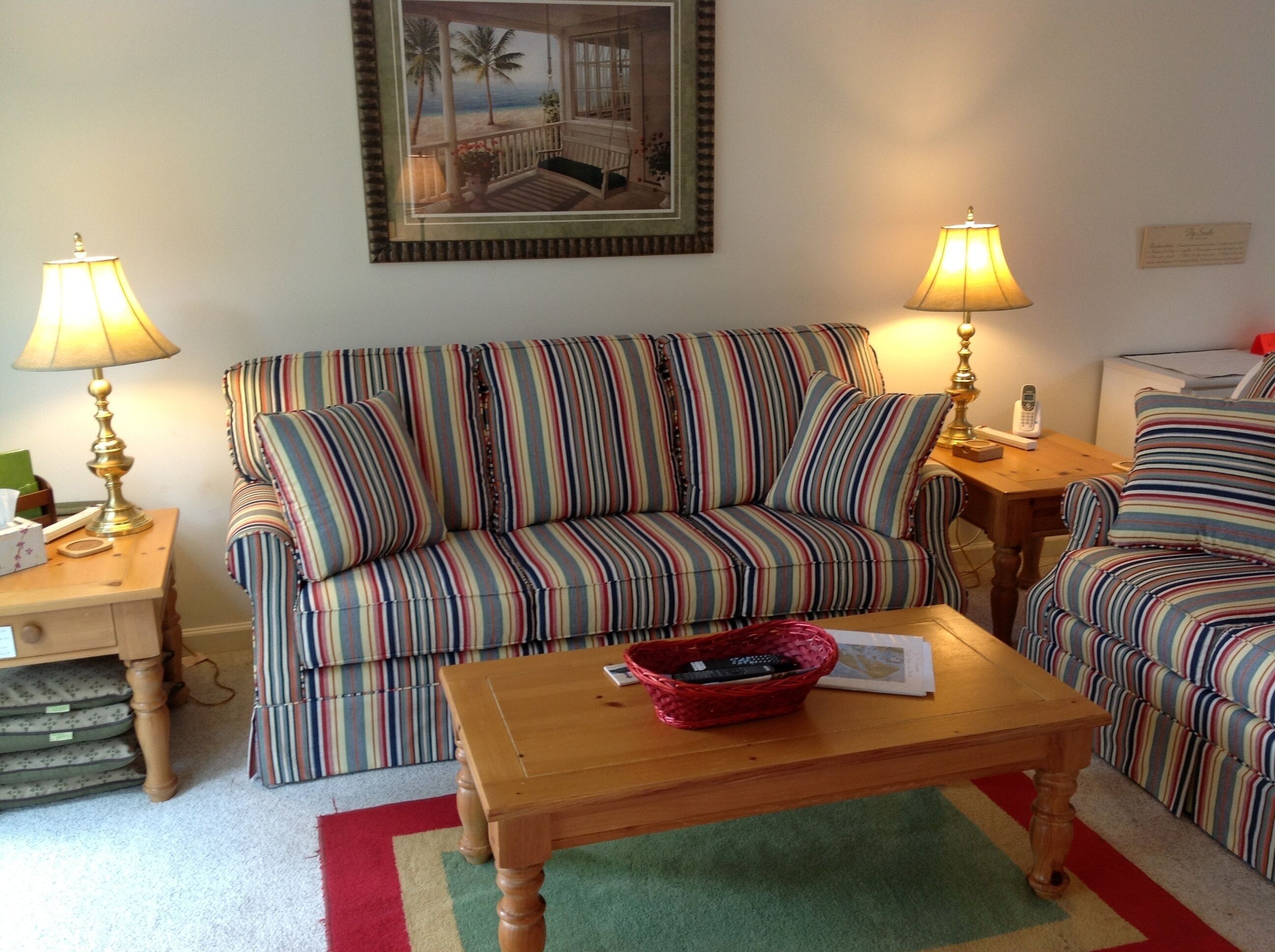 3 BR. Beautiful, Across from Beach, WIFI, Comfortable and Secure