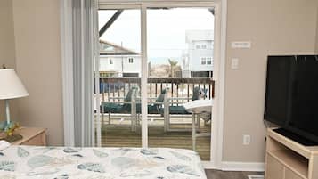 4 bedrooms, WiFi (free), bed sheets