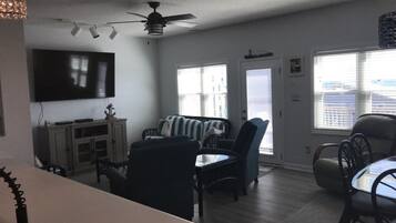 Smart TV, DVD player, books, stereo