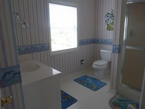 Toallas, jabón, papel de baño 