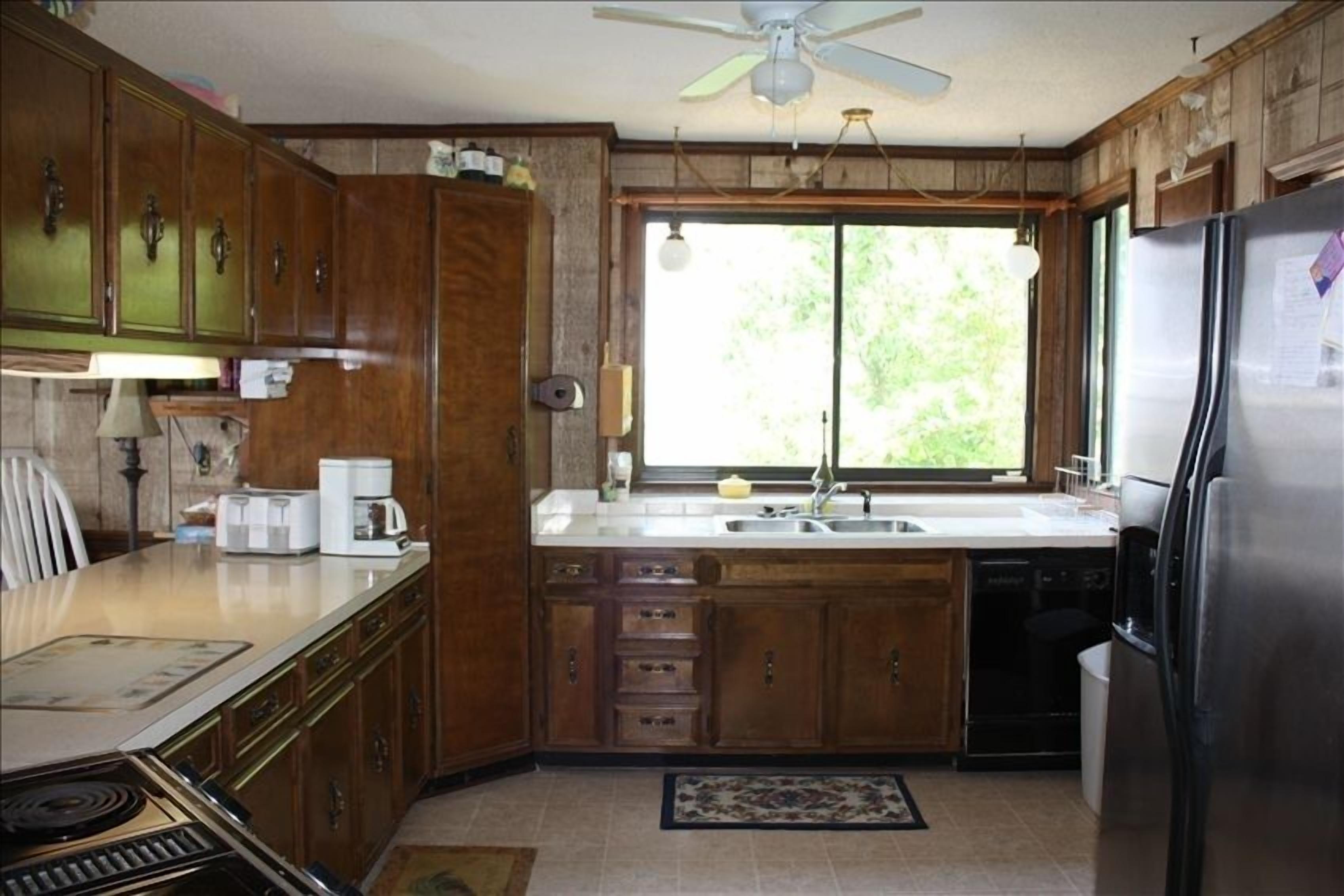 Lake Blackshear's 'Landmark Lodge' Year-Round Rental