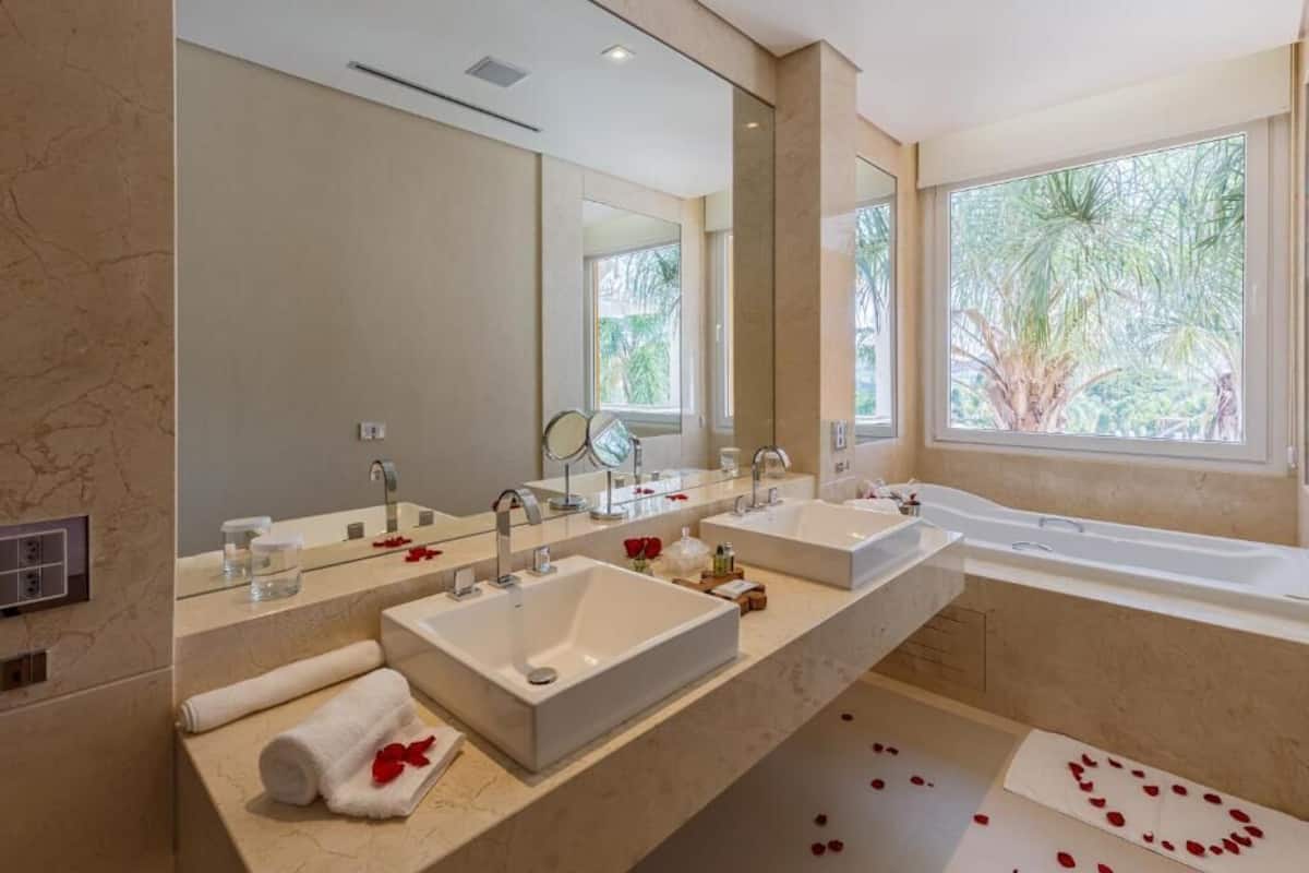 brilliant master | bathroom | hair dryer, bathrobes, slippers, towels