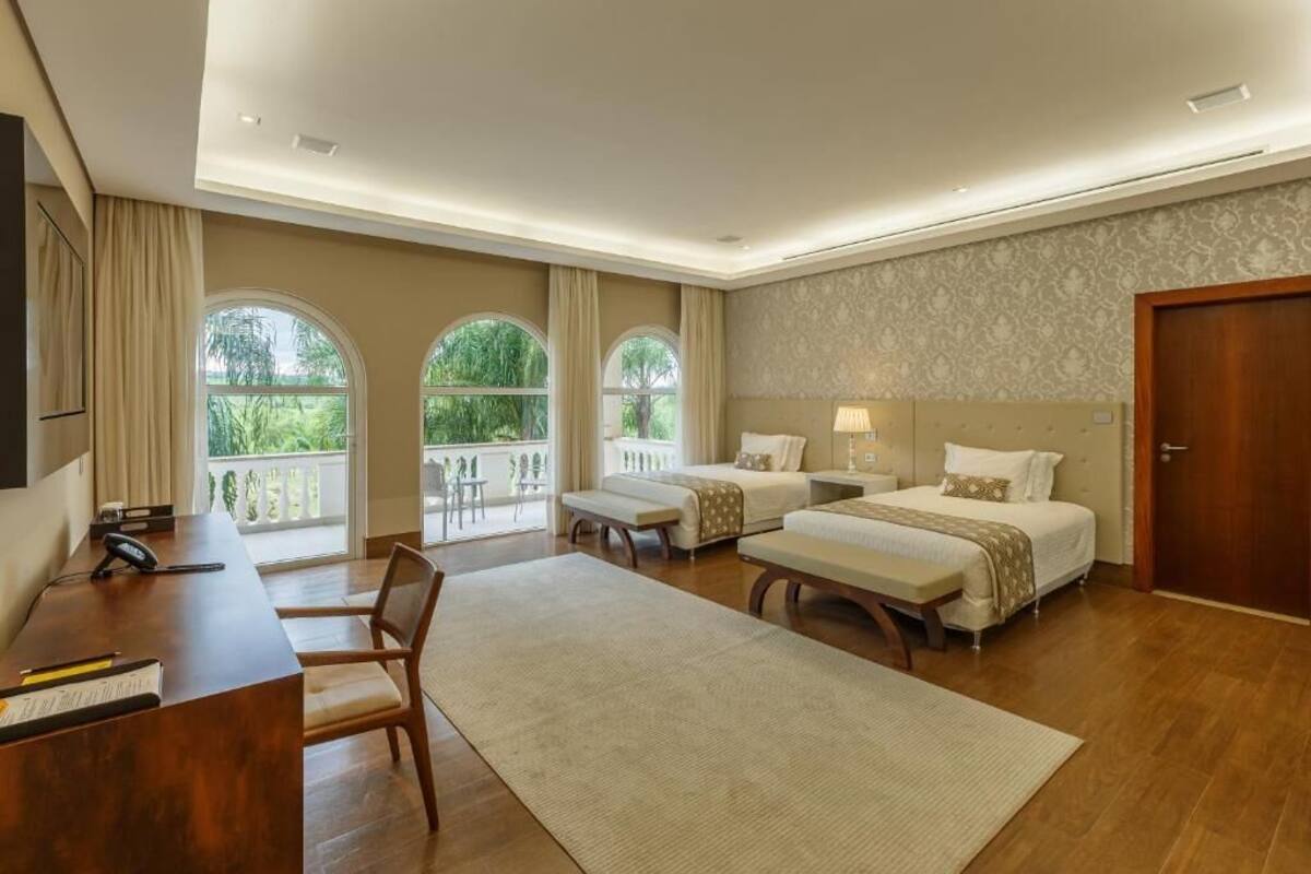 crystal class solteiro | minibar, in-room safe, desk, laptop workspace