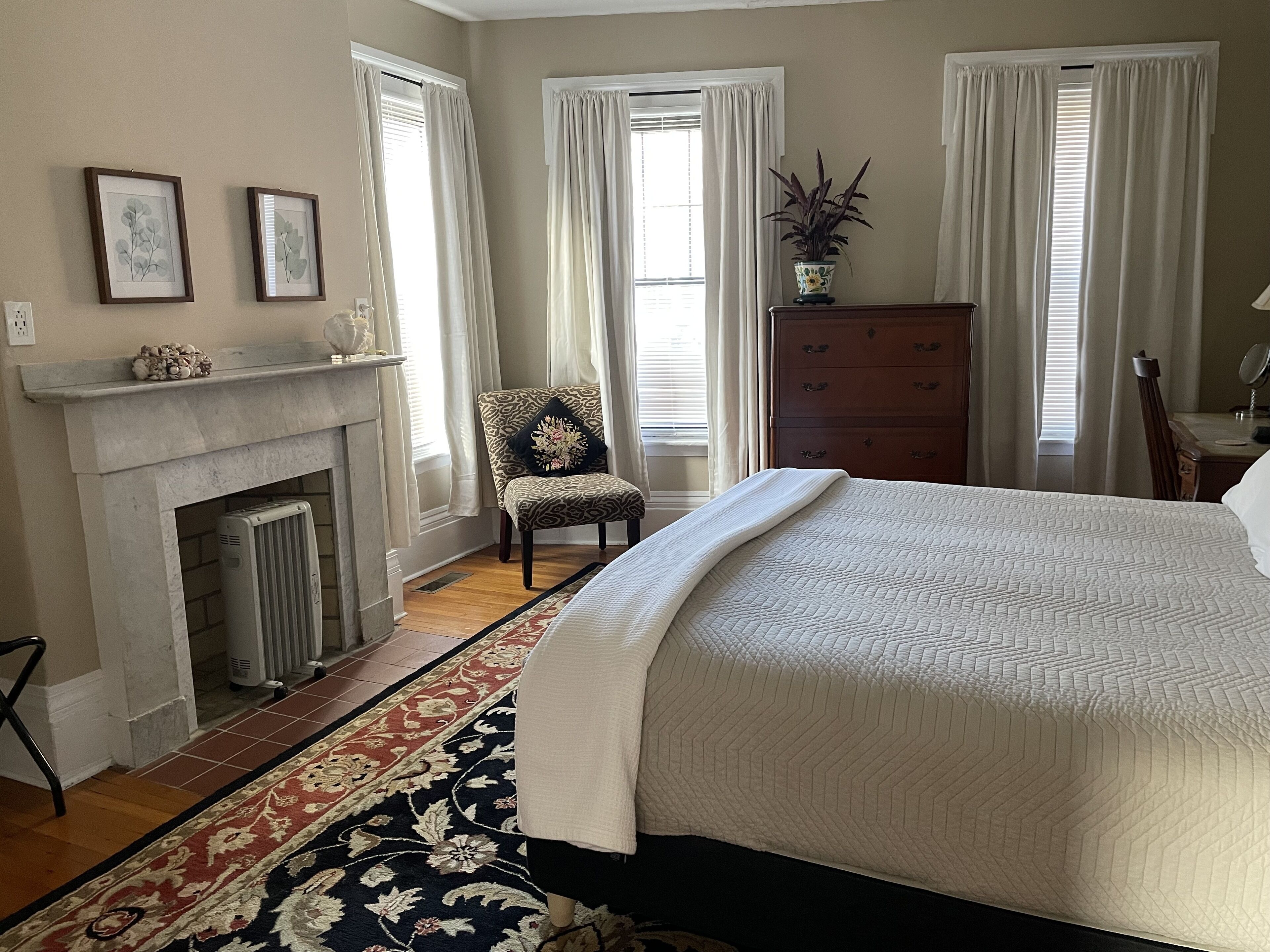 1 habitación, tabla de planchar con plancha, wifi gratis y ropa de cama 