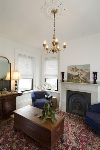 Historic Home At Freedom Trail