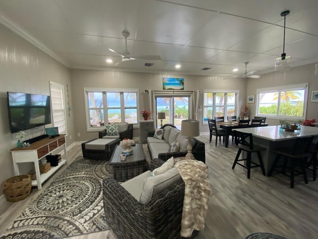 TV connectée, lecteur de DVD, livres