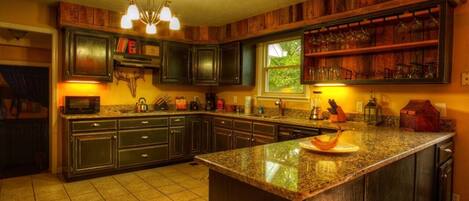 ثلاجة، ميكروويف، فرن، موقد طهي مسطح