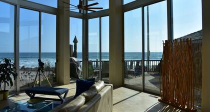 5br + a den, 6.5ba Stunning Oceanfront Home W/ Rooftop Spa & Dual Master Suites