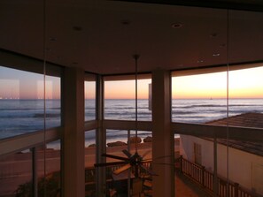Interior - 5br + a den, 6.5ba Stunning Oceanfront Home W/ Rooftop Spa & Dual Master Suites (Oceanside)