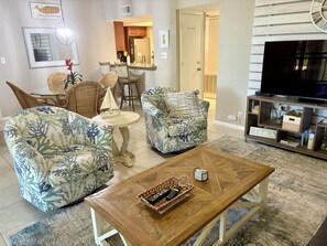 Smart TV, books - LARGE 3RD. FLOOR CORNER UNIT W/GOLF COURSE VIEWS FROM SPACIOUS WRAP AROUND LANAI (Bonita Springs)