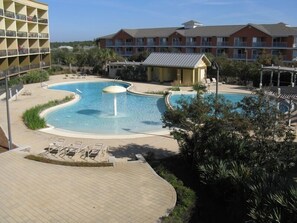 Utendørsbasseng og et oppvarmet basseng