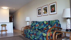 A living room with a sofa, two chairs, a small table, and a bar area. - Oceanfront 2 BR/2BA in Beautiful Sea Village. (Kailua-Kona)
