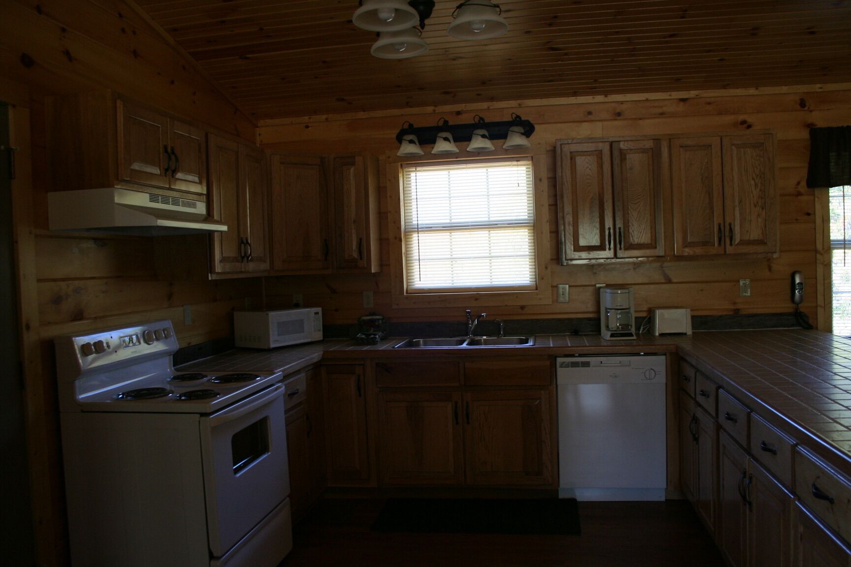 Beautiful 4 Bedroom 2 Bath Near Pigeon Forge Free Wi-Fi and .