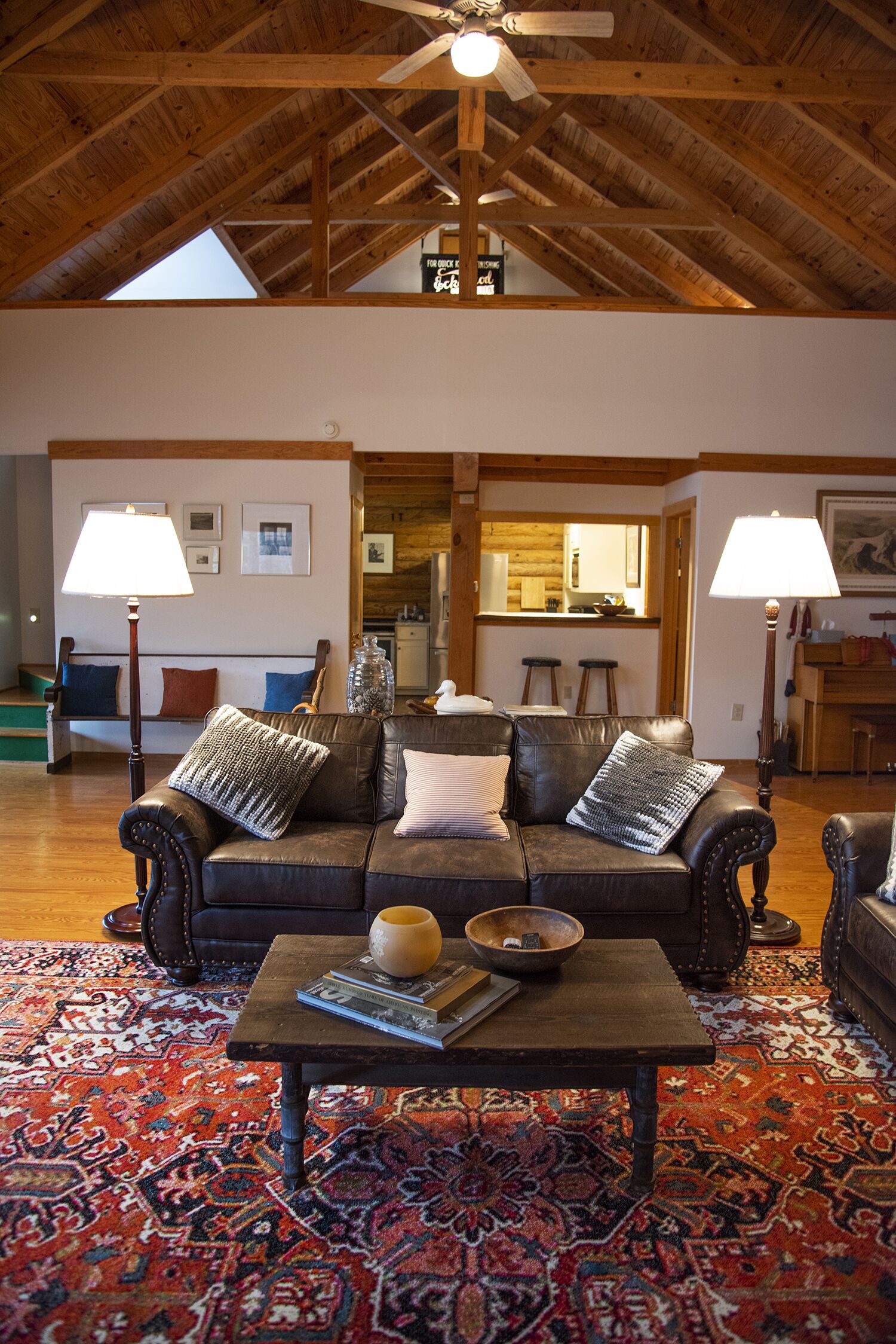 Sleeps 12, 4 bedrooms 3 full baths, 2 full kitchens, 4 TVs, space/views/nature!